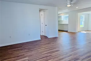 249 Mt Vernon Dr, Venice, FL 34293 - Photo 4