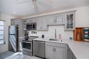 1041 Capri Isles Blvd, Venice, FL 34292 - Photo 4