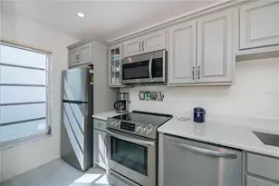 1041 Capri Isles Blvd, Venice, FL 34292 - Photo 8