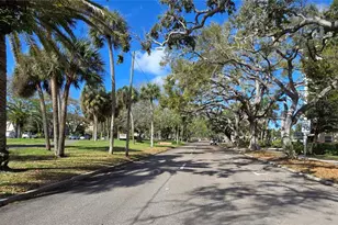 809 Nokomis Ave S, Venice, FL 34285 - Photo 60