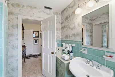 2068 Sunnyside Lane, Sarasota, FL 34239 - Photo 20