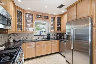 2068 Sunnyside Ln, Sarasota, FL 34239 - Photo 14