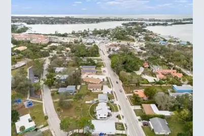 240 Colonia Lane E #lower, Nokomis, FL 34275 - Photo 2