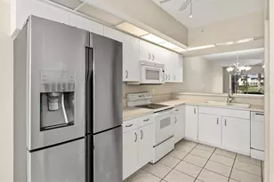 404 Laurel Lake Dr, Venice, FL 34292 - Photo 12