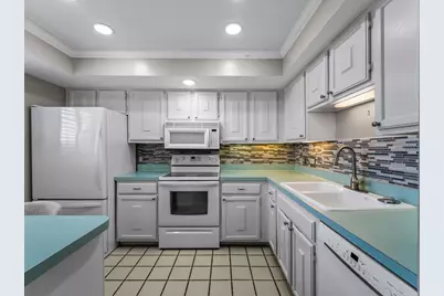 995 Laguna Drive #305, Venice, FL 34285 - Photo 4