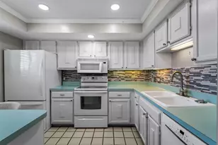 995 La Guna Dr, Venice, FL 34285 - Photo 4