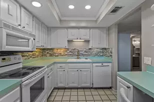 995 La Guna Dr, Venice, FL 34285 - Photo 6