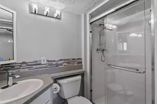 995 La Guna Dr, Venice, FL 34285 - Photo 22