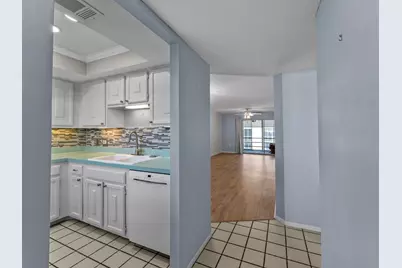 995 Laguna Drive #305, Venice, FL 34285 - Photo 2