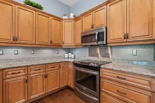 429 Nokomis Ave S, Venice, FL 34285 - Photo 16