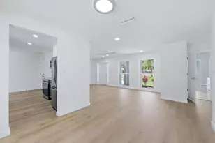 5251 Bunyan St, Sarasota, FL 34232 - Photo 10