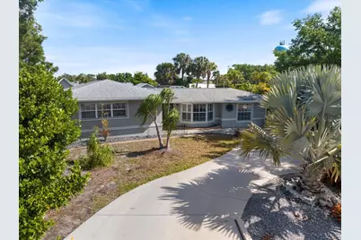 117 Aurora Street E, Venice, FL 34285 - Photo 2