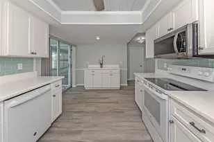 1053 Derian Pl, Nokomis, FL 34275 - Photo 14