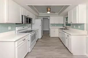 1053 Derian Pl, Nokomis, FL 34275 - Photo 10