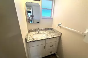 102 Capri Isles Blvd, Venice, FL 34292 - Photo 14