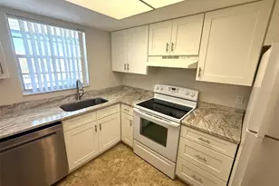 102 Capri Isles Blvd, Venice, FL 34292 - Photo 12