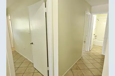 105 Base Avenue E, Venice, FL 34285 - Photo 14