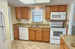 105 Base Ave E, Venice, FL 34285 - Photo 12