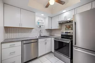 612 Bird Bay Dr S, Venice, FL 34285 - Photo 6