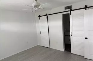 649 Tamiami Trail S, Venice, FL 34285 - Photo 10