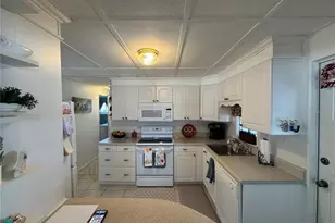 611 Iris Dr, Venice, FL 34293 - Photo 2