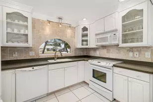 3136 Gulf Gate Dr, Sarasota, FL 34231 - Photo 14