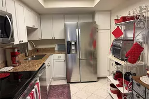 618 Bird Bay Dr S, Venice, FL 34285 - Photo 4