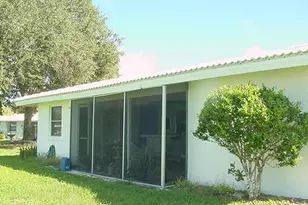 519 Circlewood Dr, Venice, FL 34293 - Photo 2
