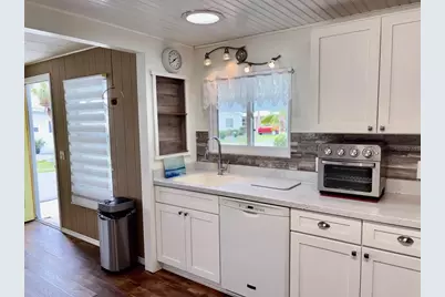 413 Cervina Drive N, Venice, FL 34285 - Photo 8