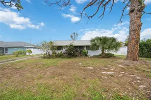 309 Base Ave E, Venice, FL 34285 - Photo 6