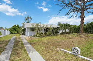 309 Base Ave E, Venice, FL 34285 - Photo 8
