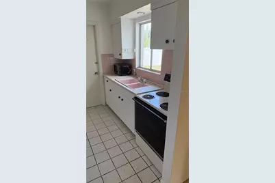 309 Base Avenue E, Venice, FL 34285 - Photo 6