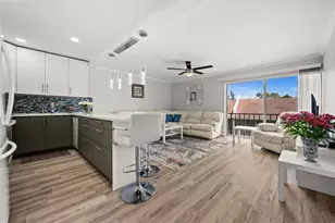 2763 Woodgate Ln, Sarasota, FL 34231 - Photo 4