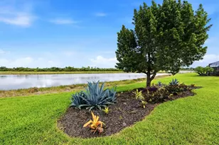 10474 Medjool Dr, Venice, FL 34293 - Photo 14