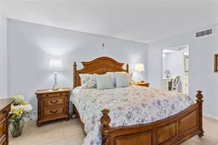 6211 Timberlake Dr, Sarasota, FL 34243 - Photo 14