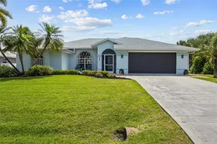 64 Bunker Ct, Rotonda West, FL 33947 - Photo 2