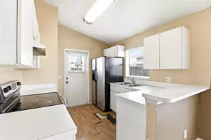 8865 Lambert Ln, Orlando, FL 32825 - Photo 10