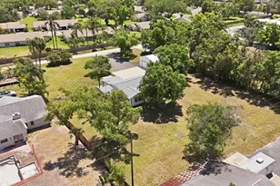 4300 Eastern Pkwy, Sarasota, FL 34233 - Photo 56