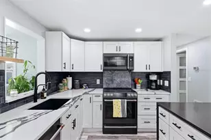 4300 Eastern Pkwy, Sarasota, FL 34233 - Photo 24