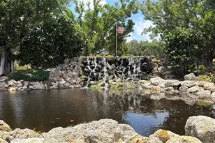 622 Bird Bay Dr S, Venice, FL 34285 - Photo 2
