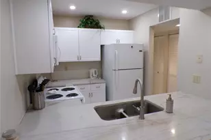 622 Bird Bay Dr S, Venice, FL 34285 - Photo 6