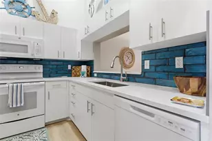 9320 Clubside Circle S, Sarasota, FL 34238 - Photo 14