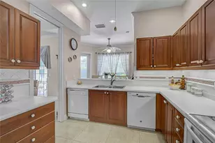 5027 Bella Terra Dr, Venice, FL 34293 - Photo 10