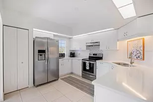 801 Montrose Dr, Venice, FL 34293 - Photo 4