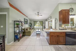 7727 36th Ln E, Sarasota, FL 34243 - Photo 6