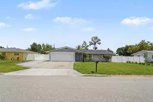 222 Malvern Dr, Venice, FL 34293 - Photo 2