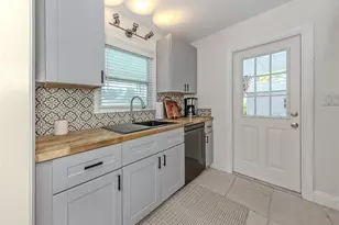929 Cypress Ave, Venice, FL 34285 - Photo 4