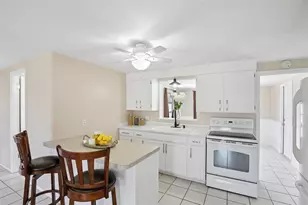 681 Palmetto Dr, Venice, FL 34293 - Photo 8