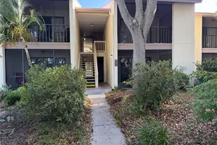 622 Bird Bay Dr S, Venice, FL 34285 - Photo 2