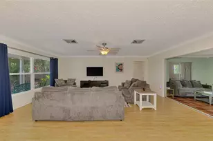 3078 Spencer Ln, Sarasota, FL 34239 - Photo 10